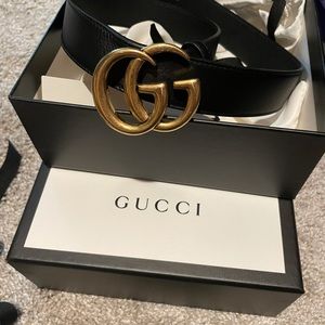 Authentic Women’s leather Gucci belt.